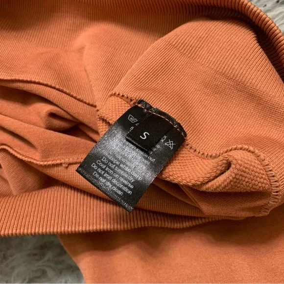 Women’s Small ALPHALETE AMPLIFY Mandarin Orange Seamless Scrunch Leggings - Picture 5 of 5